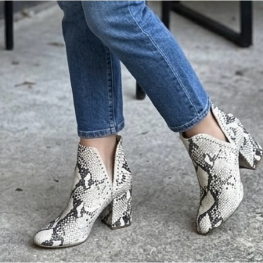 Steve Madden Rockstar Women Snakeskin Studded Booties Size 11 Y2K Grunge